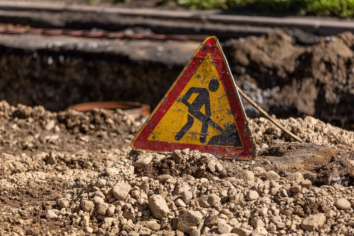 Construction work sign at an excavation site