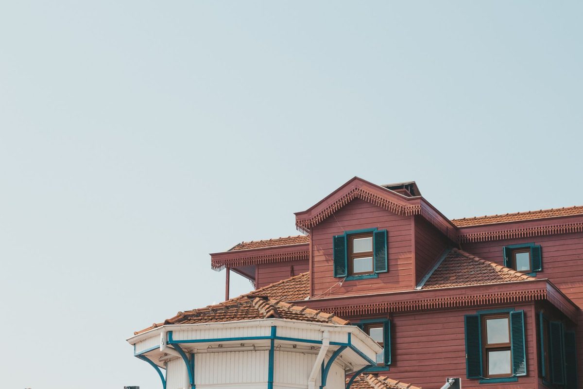 Soffit and fascia repair cost: per linear foot, replacement and storm damage